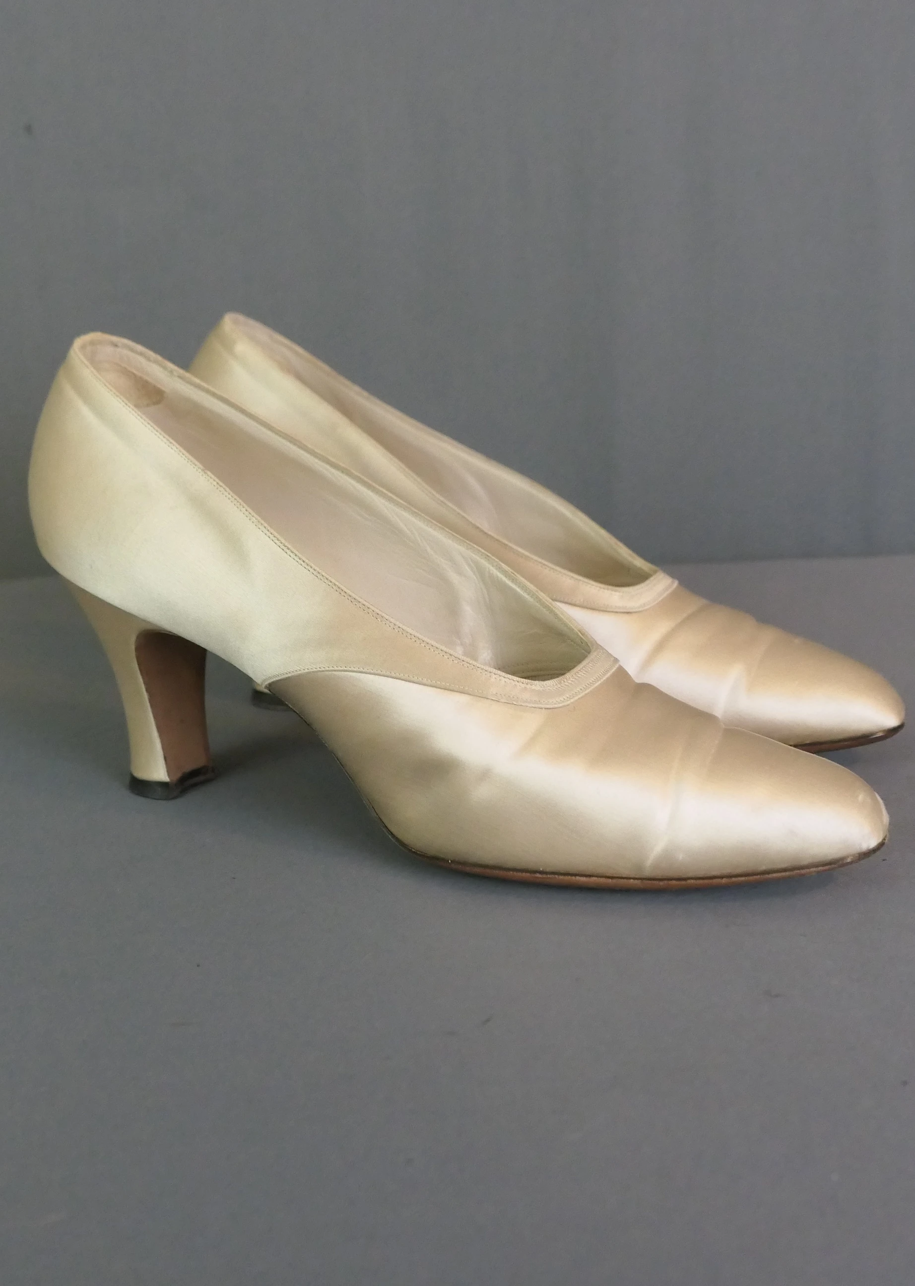 Vintage Off White Silk Satin  Shoes 1930s Wedding, very narrow