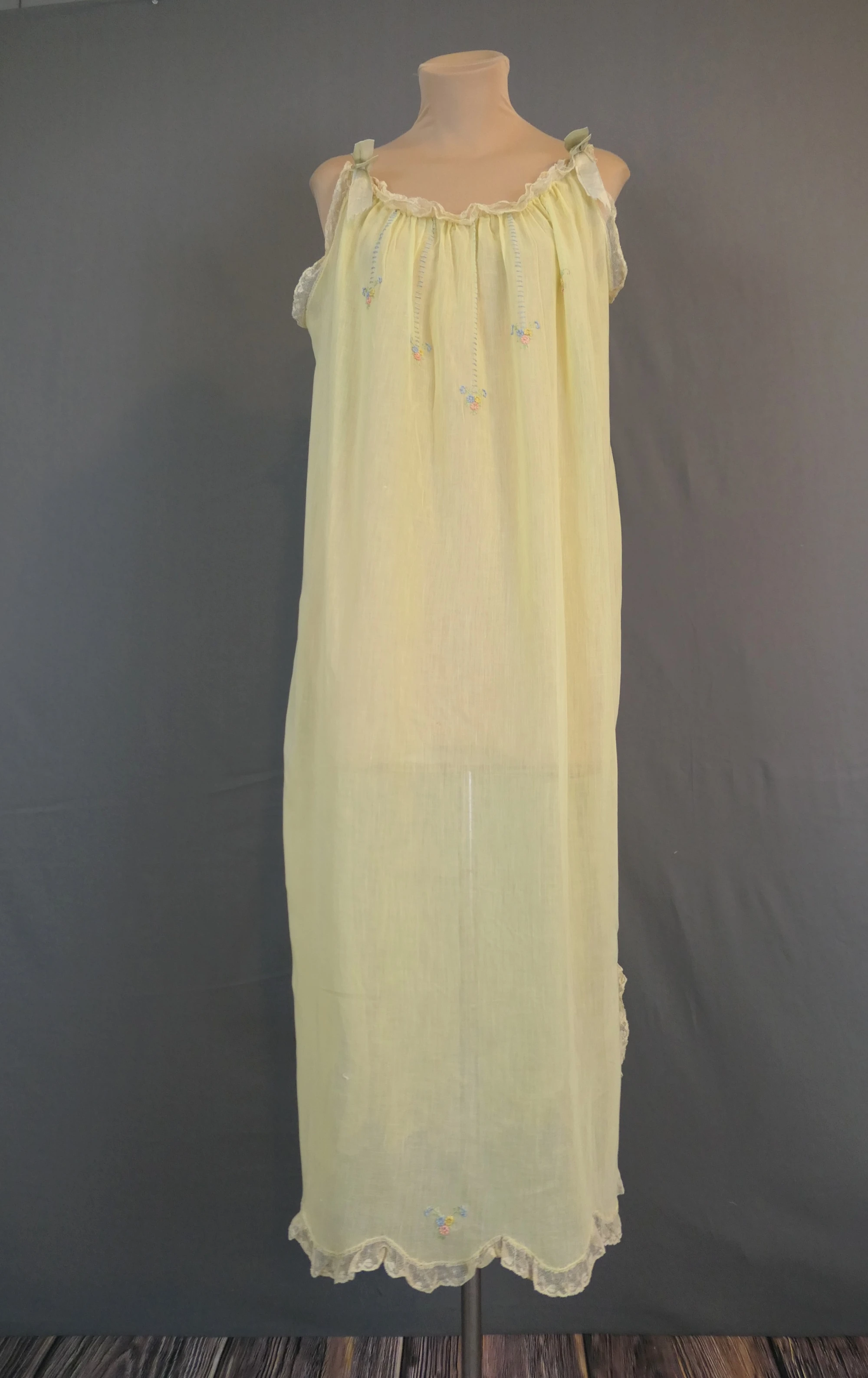 Vintage 1920s Yellow Nightgown, Cotton with Ribbon and Embroidery, 38 bust