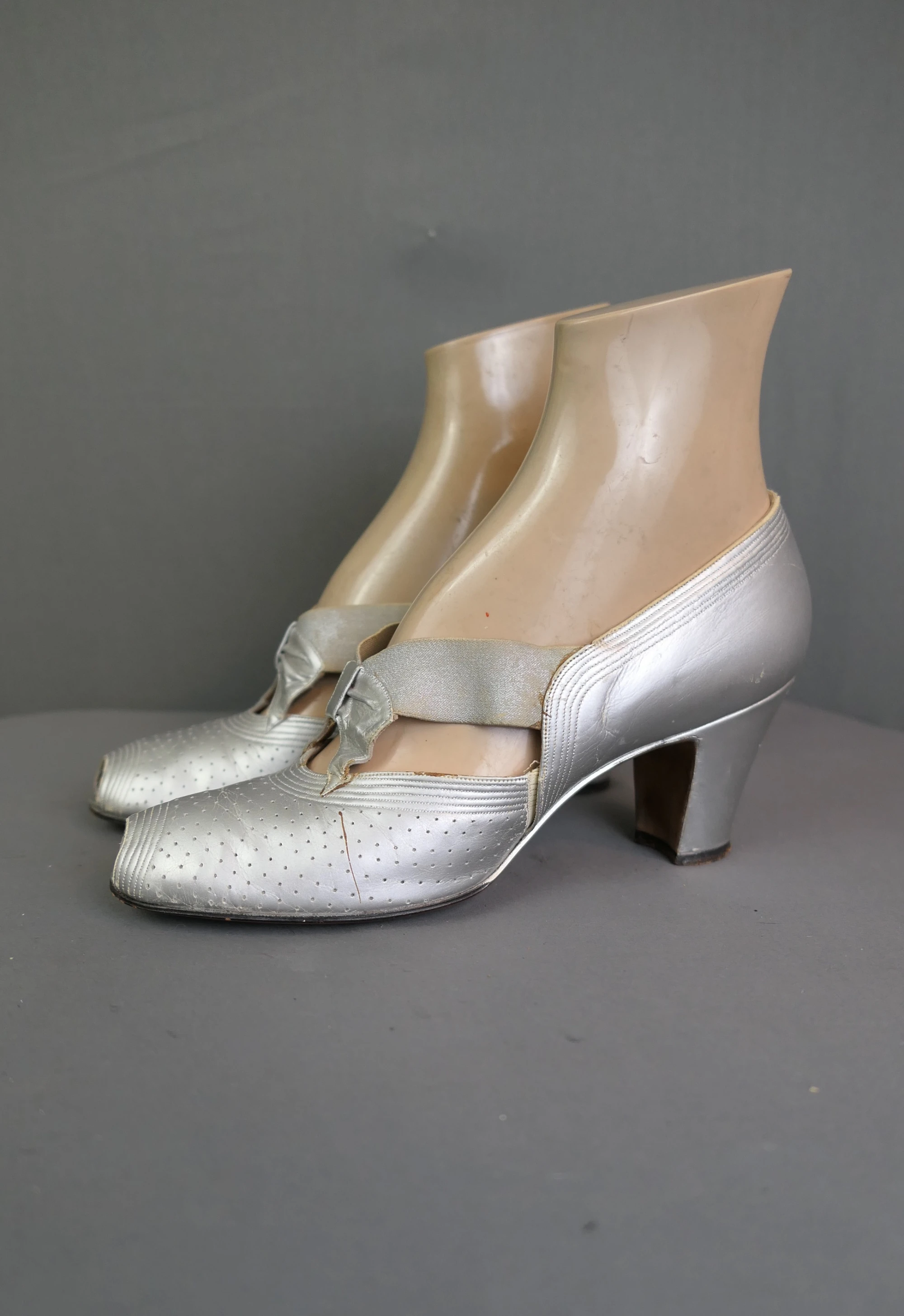 DAMAGED Vintage Silver Evening Shoes 1930s, Peep Toe, leather