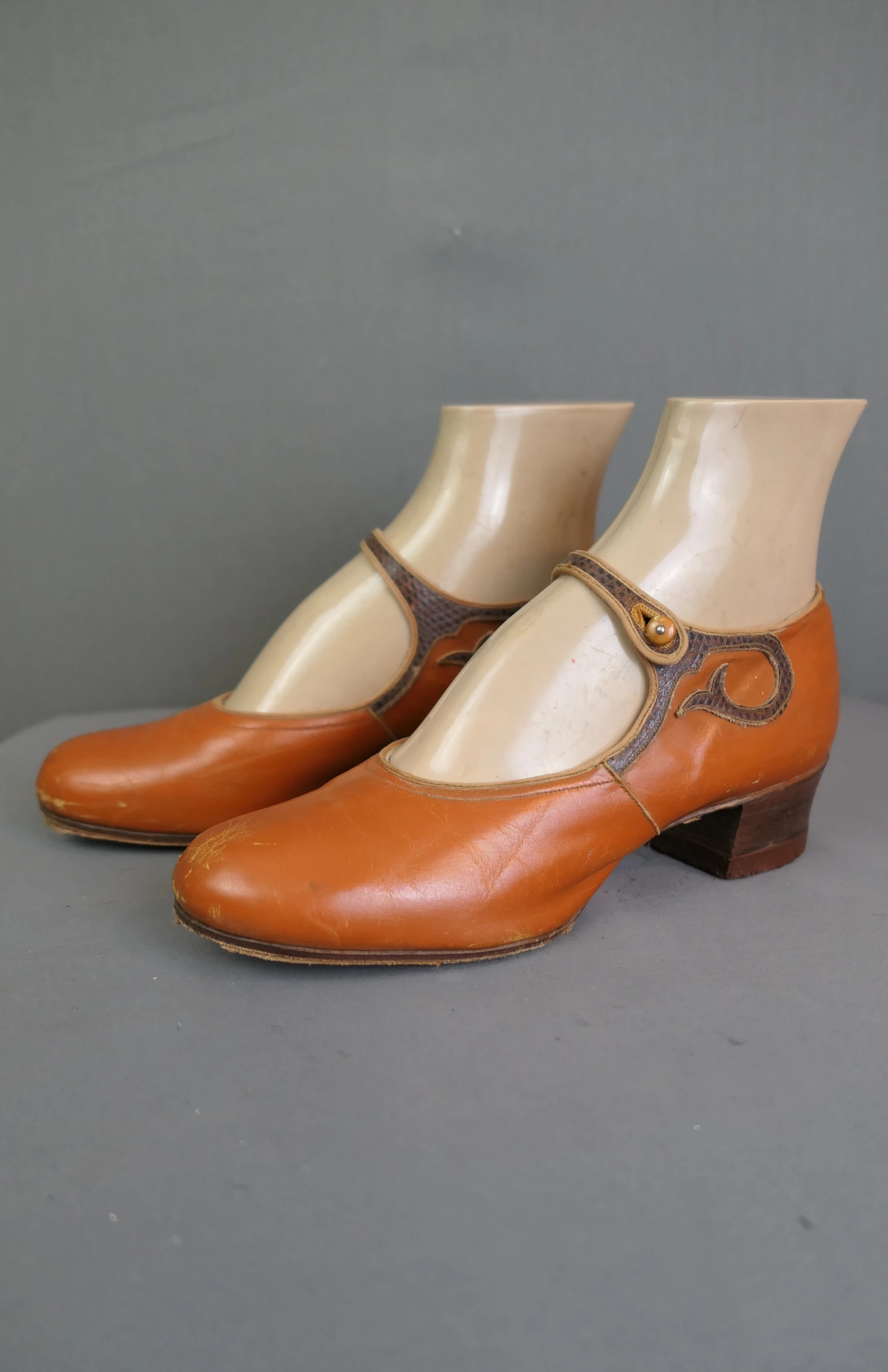 Vintage Brown Leather 1920s Shoes Mary Jane with Trim US size 5-1/2