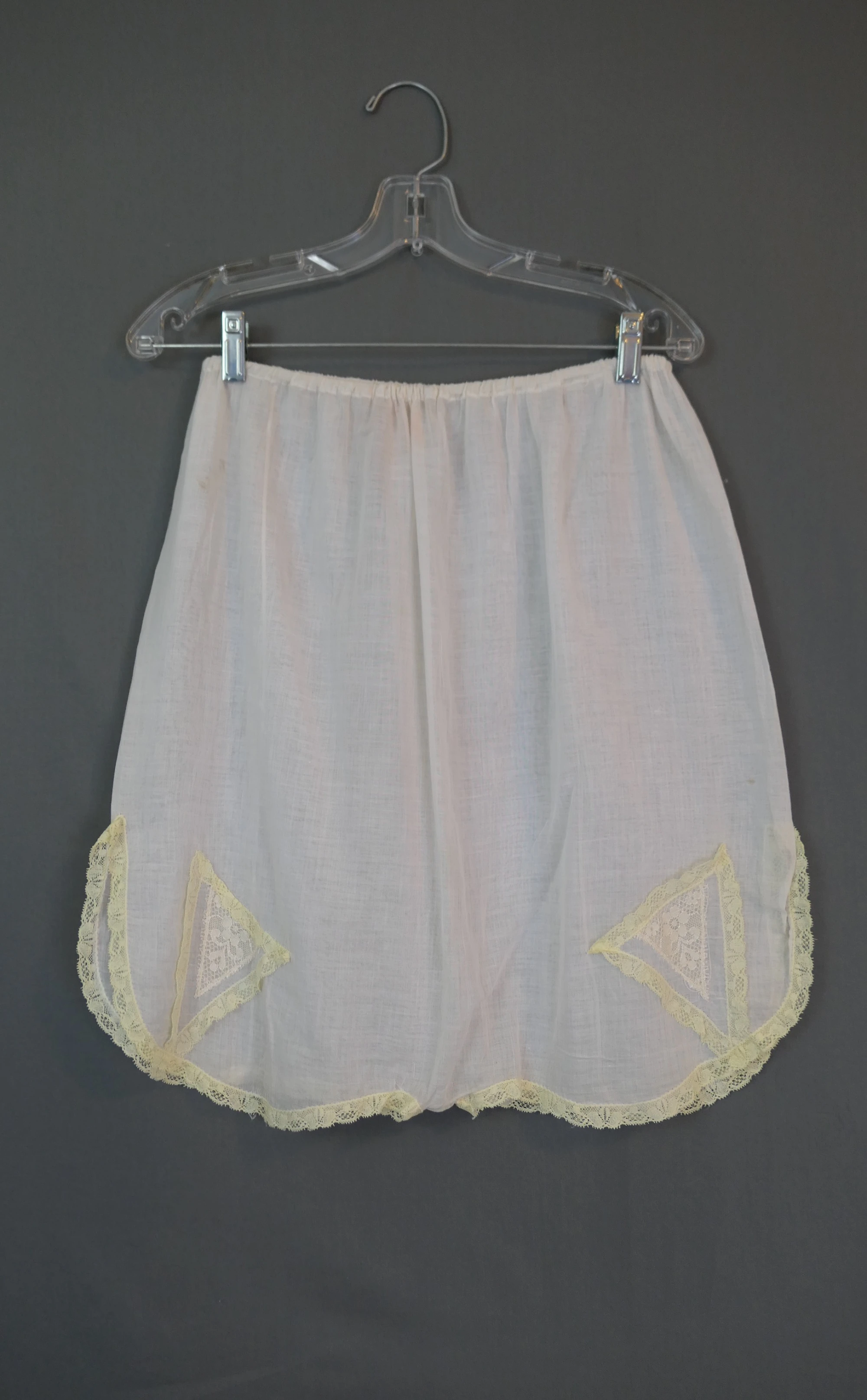 Vintage 1920s White Cotton Panties, 28 to 24 inch waist, Lace Trim