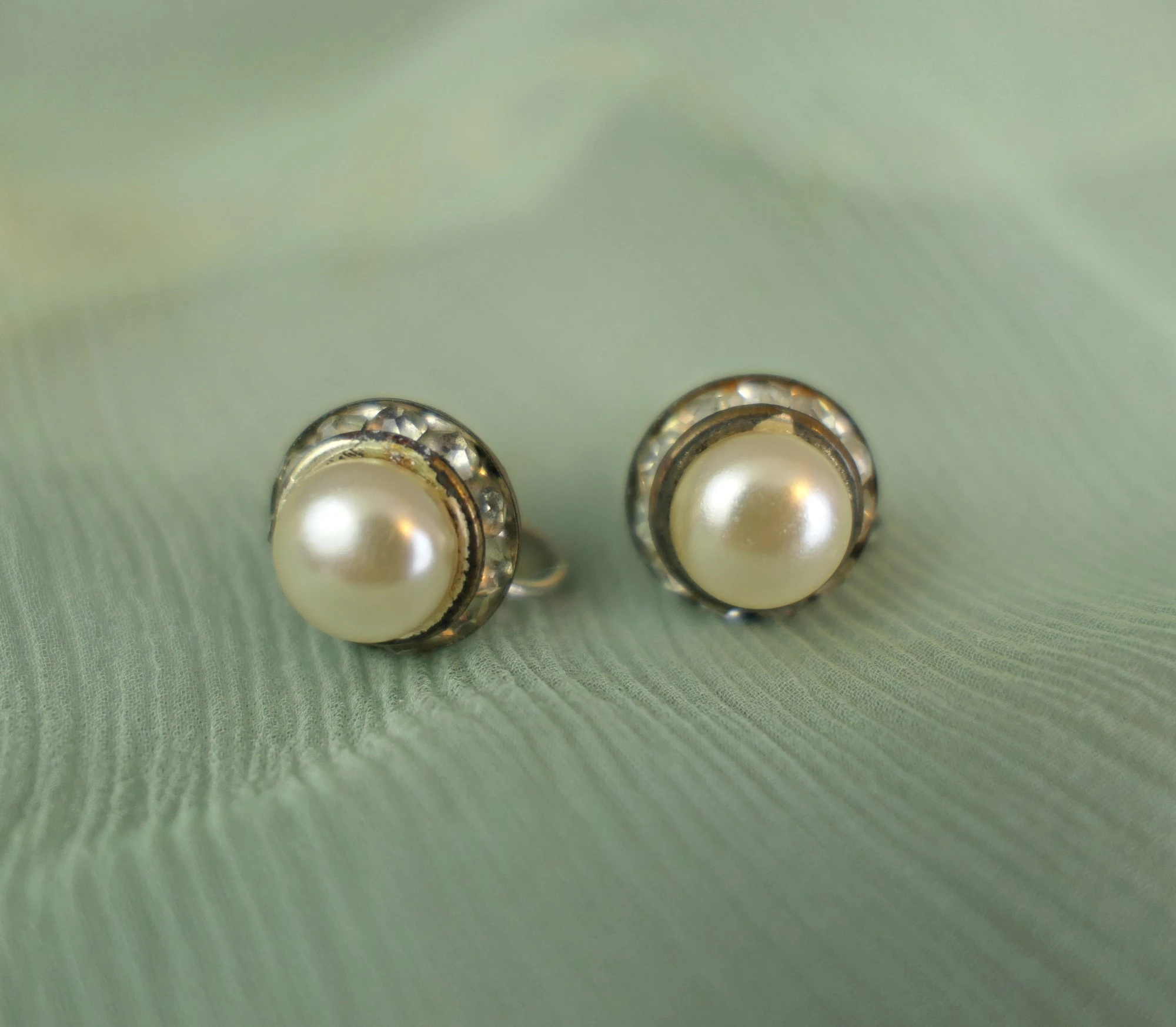 Vintage Faux Pearl & Rhinestones Earrings, Screw back, 1/2 inch