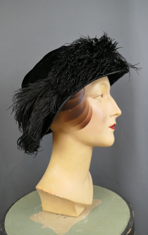 Antique Edwardian 1910s 1920s Hat Black Velvet With Feather Plumes