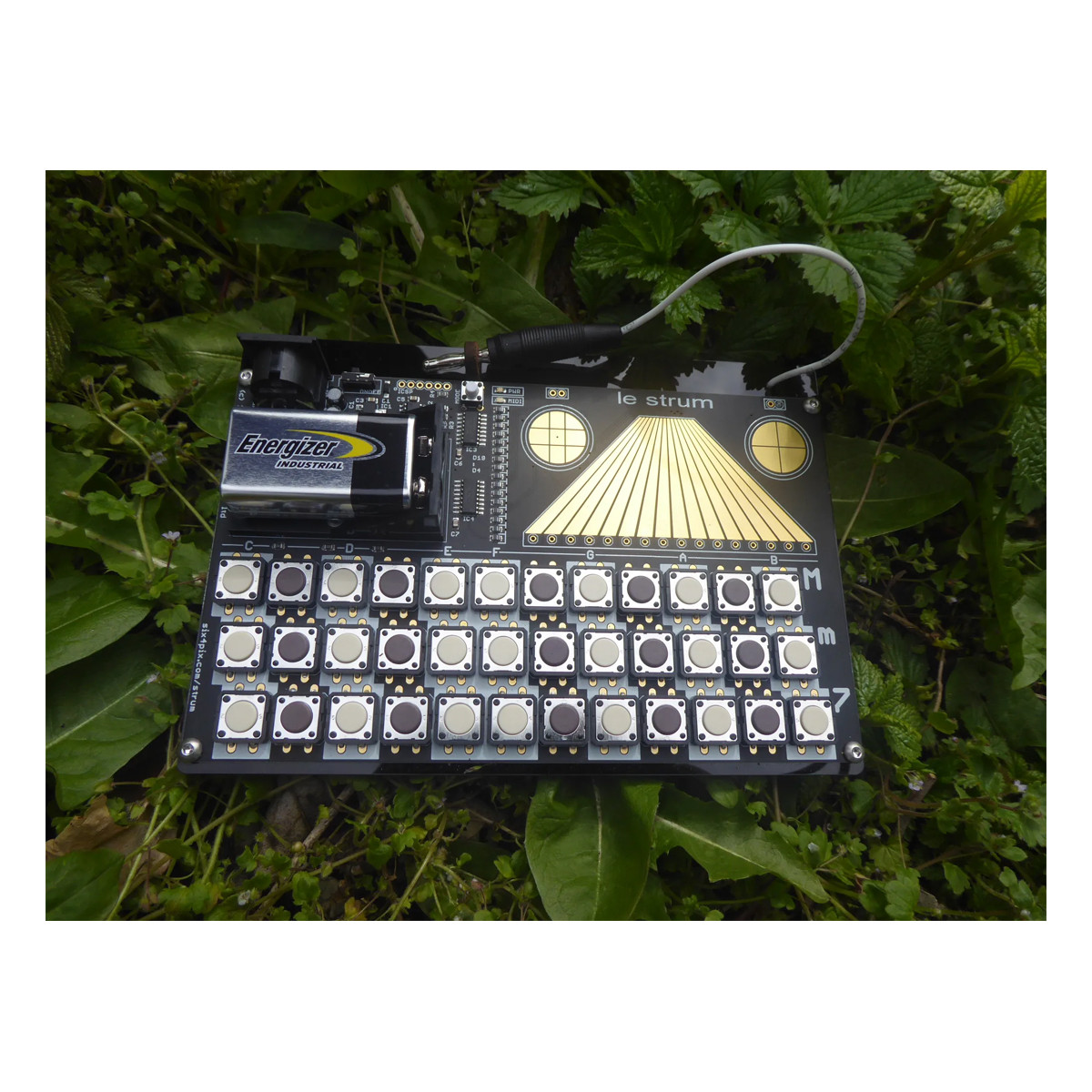Sixty Four Pixels Le Grand Strum Strummed Chord Desktop MIDI