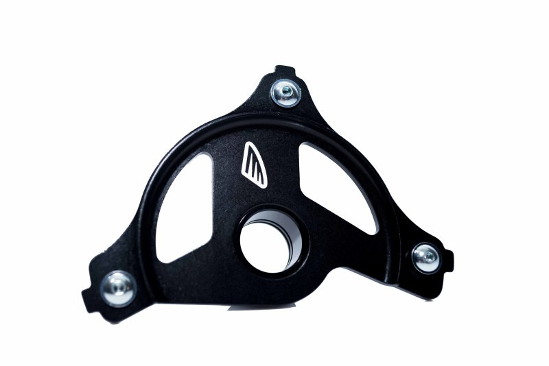 The Cycra Disc Center Spacer Mount (CSP) system holds disc cover in perfect alignment and allows great clearance for rotors.