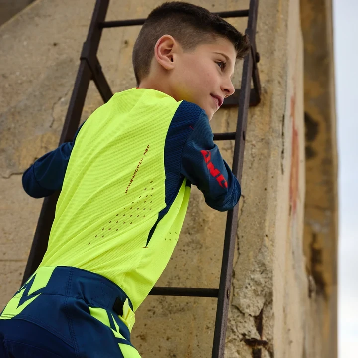 One Industries X-197 Youth Pant - NEON NAVY

With the first release of our new MX Pant line we had one aim only and that was to produce the best product on the market from fabrics to features including some unique touches never seen before in a moto pant.