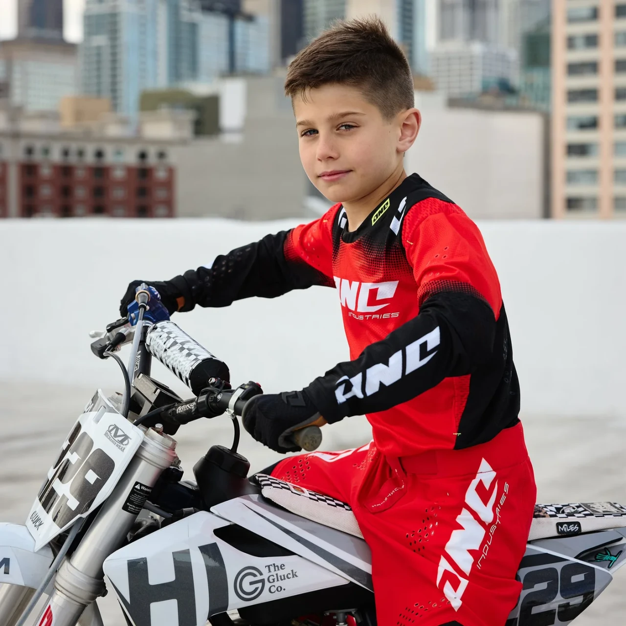 One Industries X-197 Youth Pant - SCORCH RED

With the first release of our new MX Pant line we had one aim only and that was to produce the best product on the market from fabrics to features including some unique touches never seen before in a moto pant.