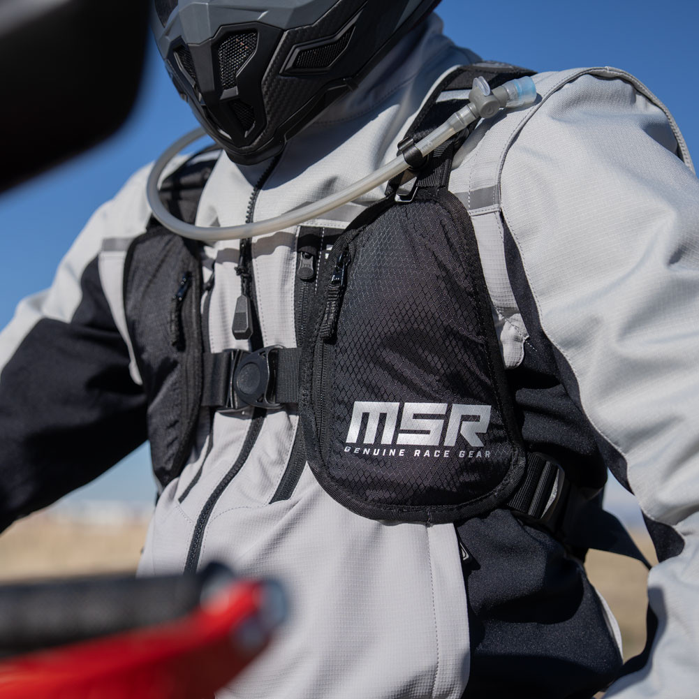 With a race inspired 4-point harness and enough storage space for all your essentials, the MSR Enduro Hydration Pack is your all-in-one offroad adventure pack.