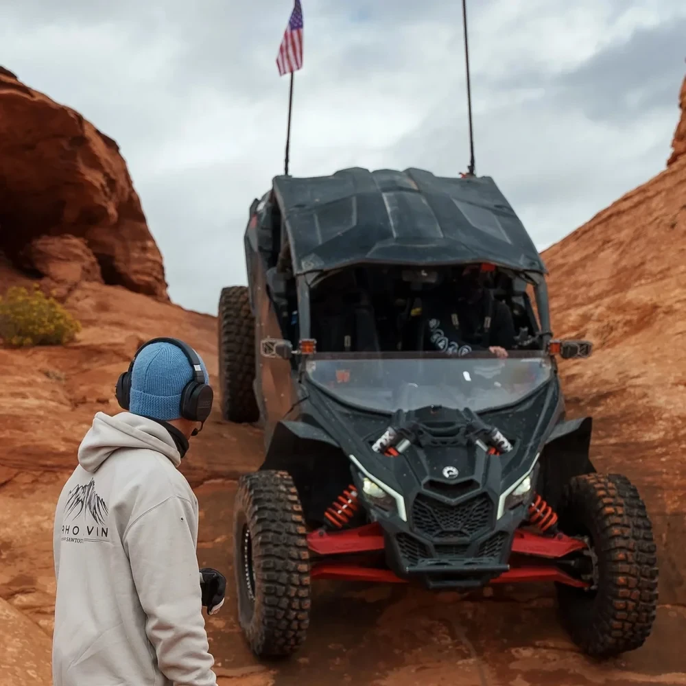 Cardo Systems PACKTALK EDGEPHONES ORV adds an additional layer of freedom for non-helmet applications. Crafted for the rough terrains and cellular-free connectivity for non-helmet applications.