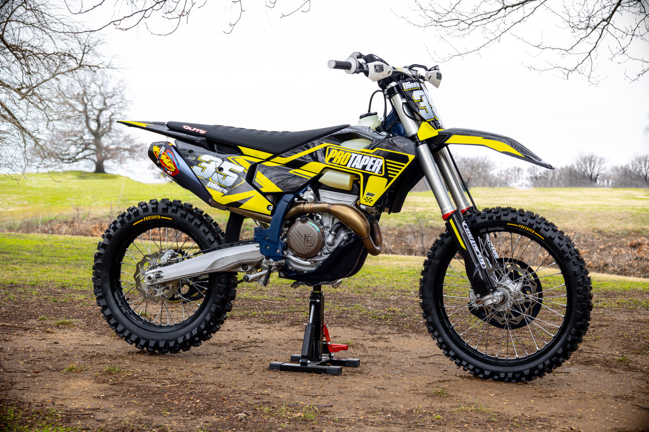 The all-new ProTaper MXT 04 tires deliver enhanced all-around performance along with exceptional ruggedness, making them ideal for off-road racing and riding.