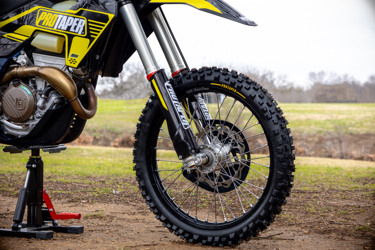 The all-new ProTaper MXT 04 tires deliver enhanced all-around performance along with exceptional ruggedness, making them ideal for off-road racing and riding.