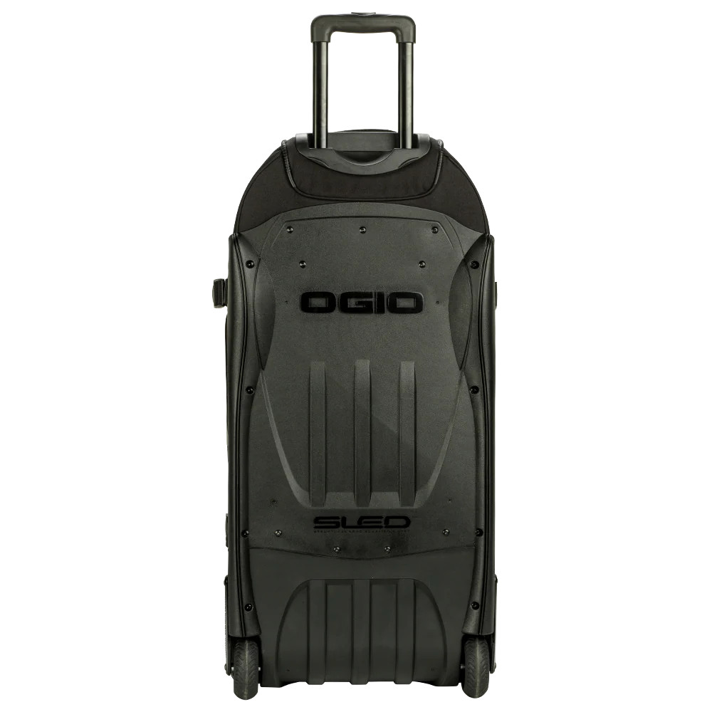 The OGIO Rig 9800 gets a facelift and added features in the revamped Rig 9800 Pro. Featuring OGIO’s renowned SLED, the Rig Pro gets an added MX boot bag and changeable wheel set as part of the new overall design.
