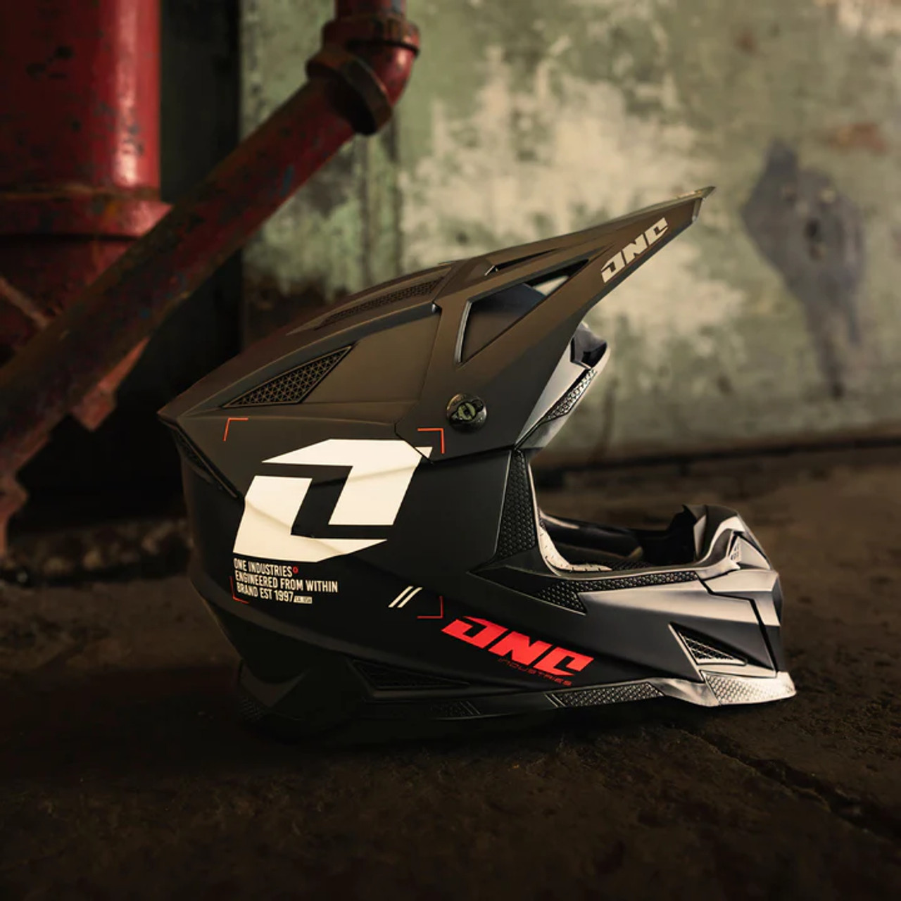 One Industries X-297 Focus - Black/ White
