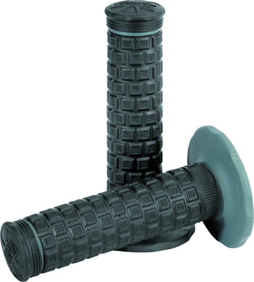 The ProTaper Pillow Top, our most popular off-road grip, utilizes an exclusive traction pattern and gel-like vibration-reducing surface compound to maximize grip and comfort.