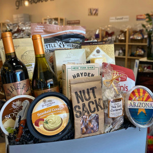 Gift contents displayed in a black gift box. All gift contents are listed in the product description. Gift contents displayed in a black gift box. All gift contents are listed in the product description.