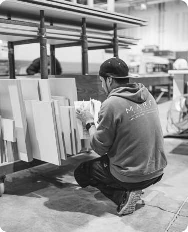 Have your custom cabinets shipped directly to you and receive your order within 21 days (for selected colors and options).