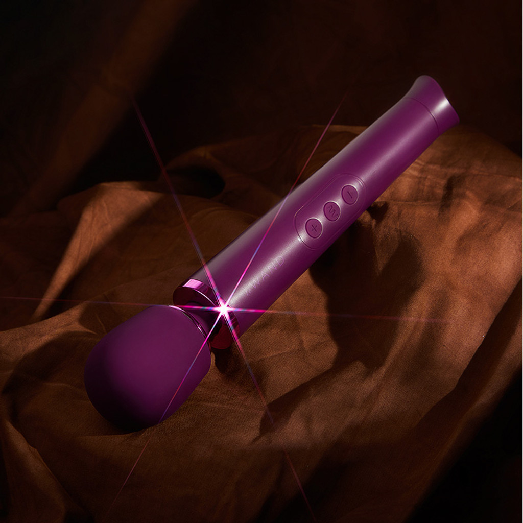 Cherry Le Wand Petite Rechargeable Wand Massager - Lifestyle