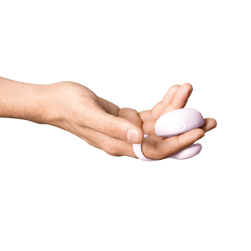Quartz Dame Products Fin 2.0 Rechargeable Finger Vibrator  - Hand #3