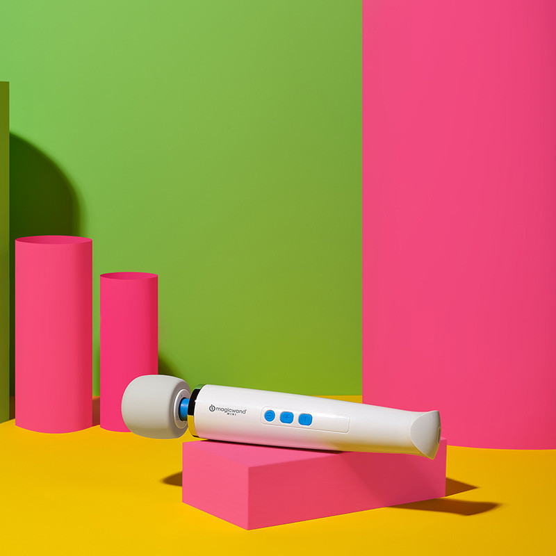 Magic Wand Mini Rechargeable - Lifestyle #1