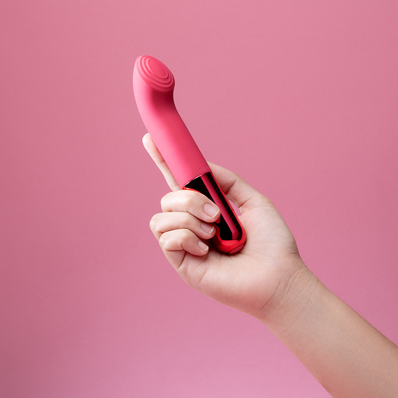 Le Wand Mini Vibe G-Love Rechargeable G-Spot Vibrator - Lifestyle #1