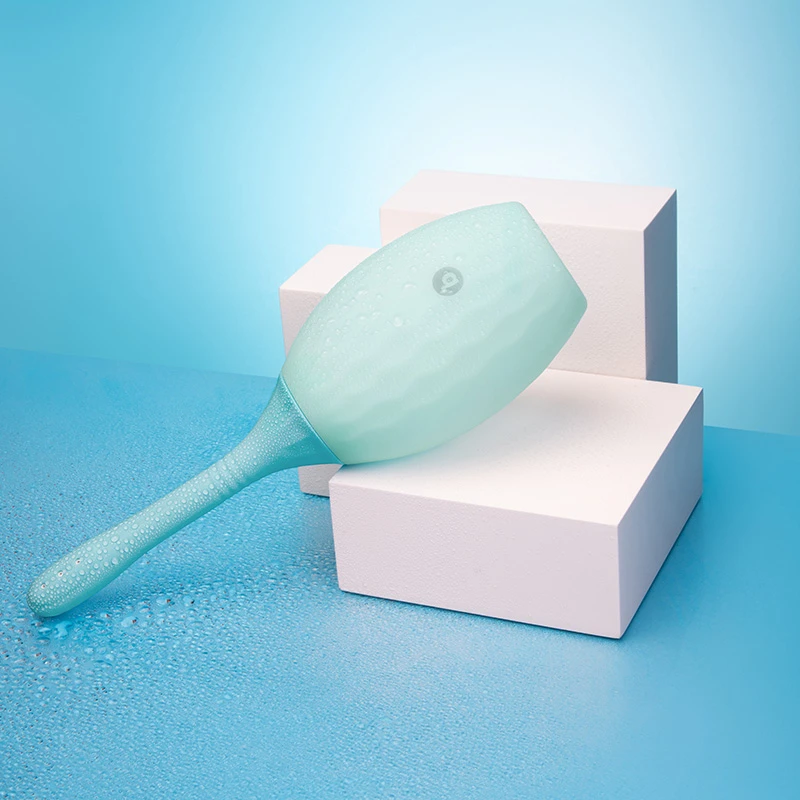 b-Vibe Silicone Flexflow Douche - Lifestyle #1