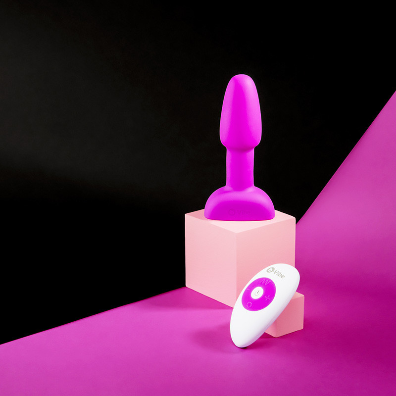 SALE: b-Vibe Remote Control Rimming Plug Petite - Lifestyle #4