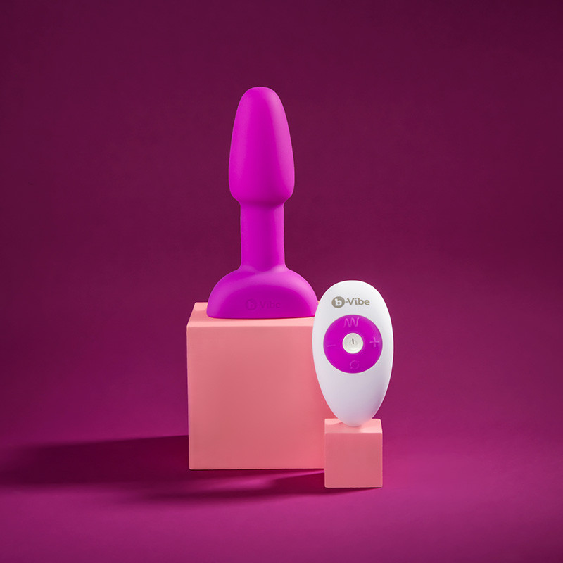 SALE: b-Vibe Remote Control Rimming Plug Petite - Lifestyle #2