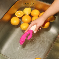 INA Wave 2 by LELO - Lifestyle #2