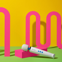 Magic Wand Mini Rechargeable - Lifestyle #2