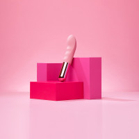 Le Wand Mini Vibe G-Thrill Rechargeable G-Spot Vibrator - Lifestyle #2