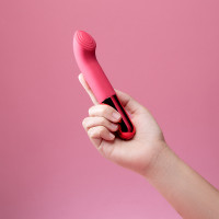 Le Wand Mini Vibe G-Love Rechargeable G-Spot Vibrator - Lifestyle #1