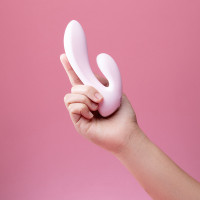 Le Wand Mini Vibe G-Double Rechargeable Clitoral & G-Spot Vibrator - Lifestyle #2