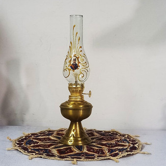 چراغ گردسوز برنجی نانو کنار سماور زغالی 27 سانت