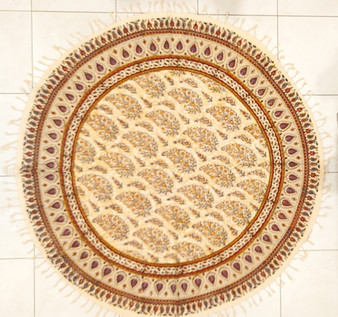 رومیزی قلمکار گرد با قطر  120 سانتی متر -طرح «سروِ خَمیده (بته‌جقه)»- زابلیان اسپادانا