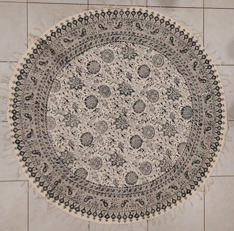 رومیزی قلمکار گرد با قطر  120 سانتی متر -طرح «کِلکِ خیال»- زابلیان اسپادانا