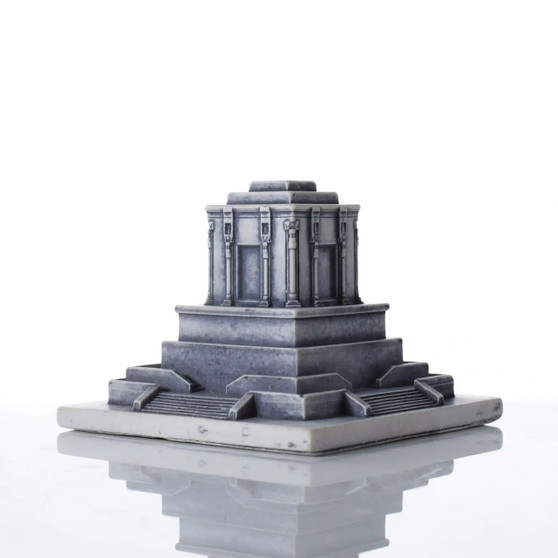 مجسمه رزین مقبره فردوسی در توس