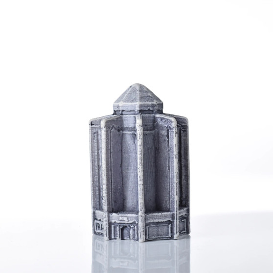 مجسمه رزین مقبره بابا طاهر همدان