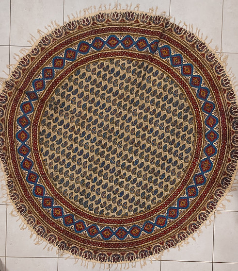 رومیزی قلمکار گرد با قطر  150 سانتی متر -طرح «ترنج آبی»- زابلیان اسپادانا