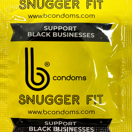 b Condoms Snugger Fit