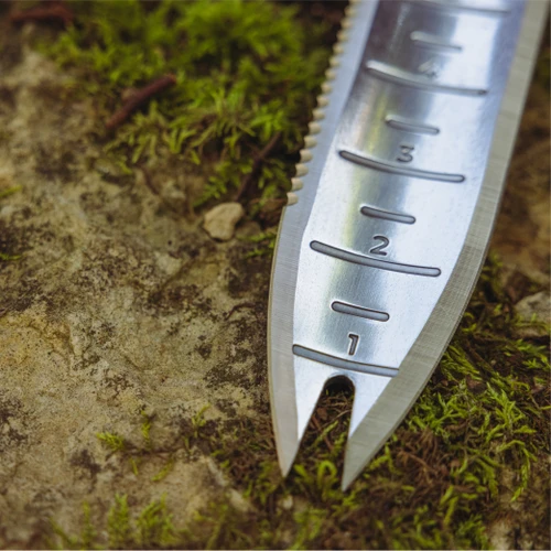 Close-up of the Hori Hori blade tip showing the notched weeding fork and the 1 to 3 inch depth markings