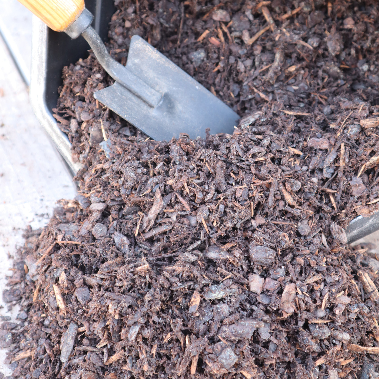 Is Dyed Garden Mulch Toxic? – EARTHeim Landscape Design Lexington Kentucky