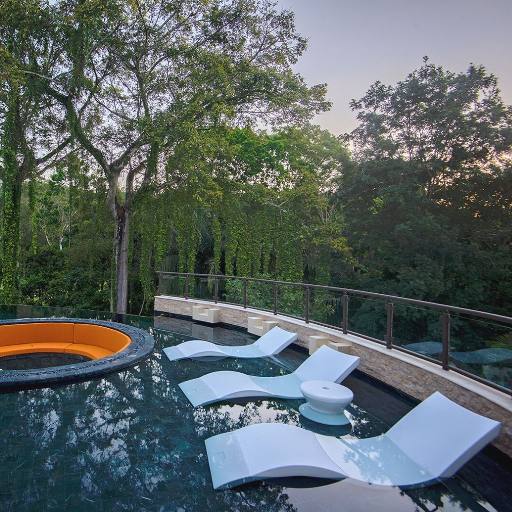 Ledge Lounger Signature Chaise