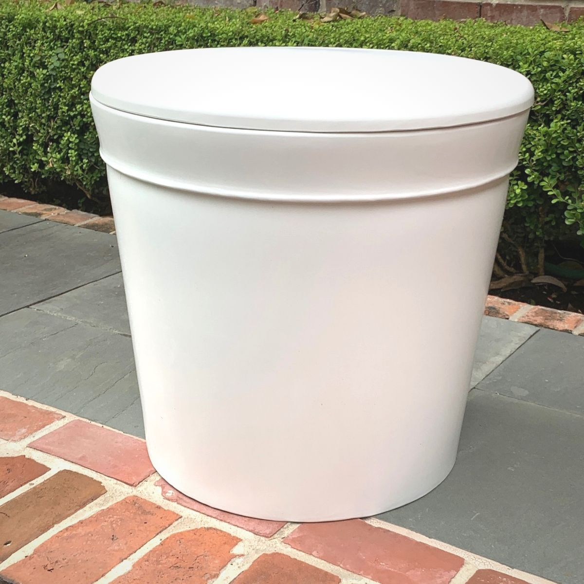 Ledge Lounger Signature 22 Ice Bin Table