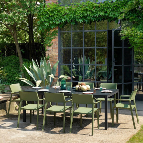 RIO Table and Nardi Trill Armchair Set