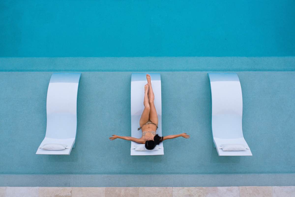 ledge-lounger-chaise-deep-white on pool tanning ledge