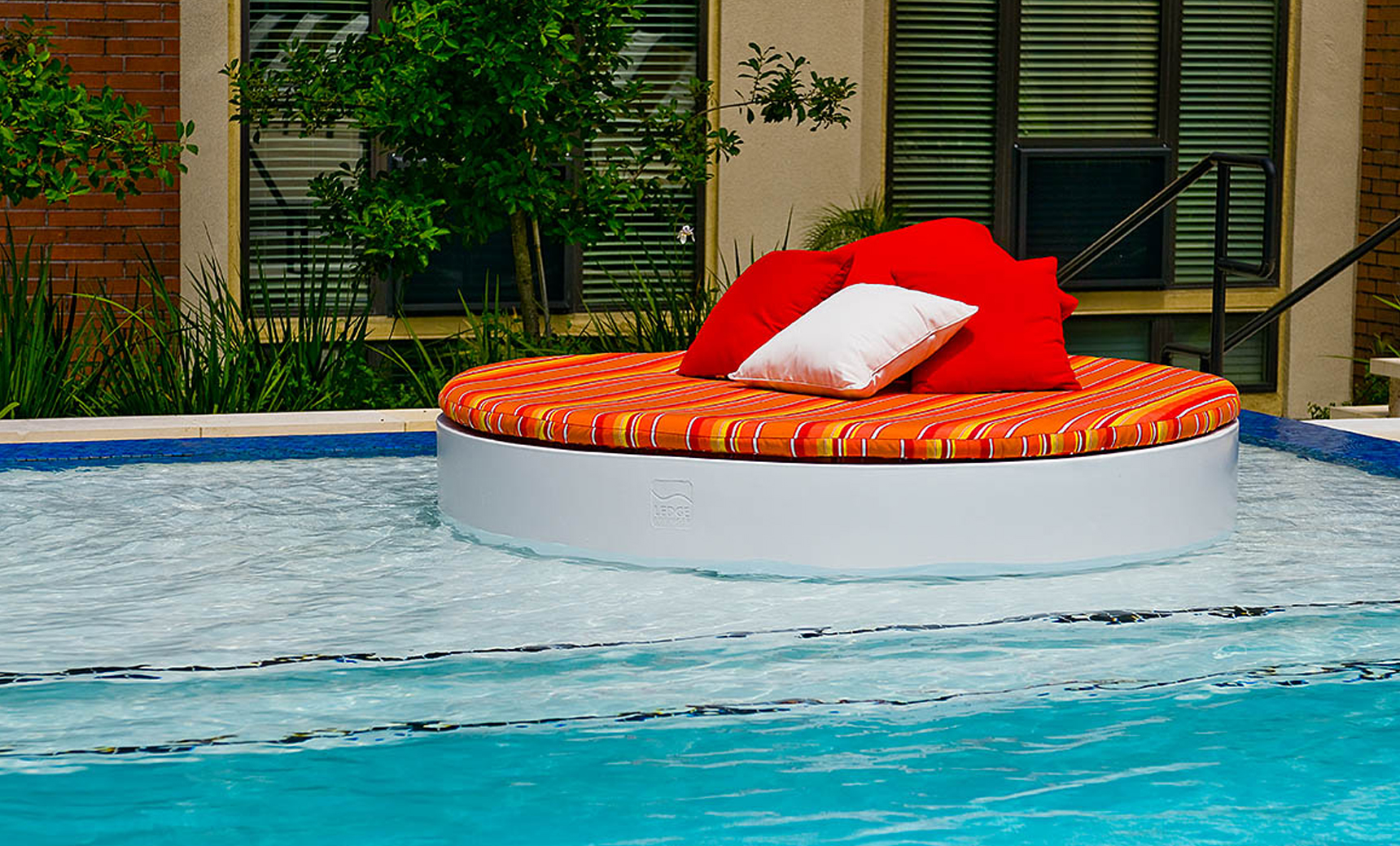 ledge-lounger-signature-in-pool-daybed