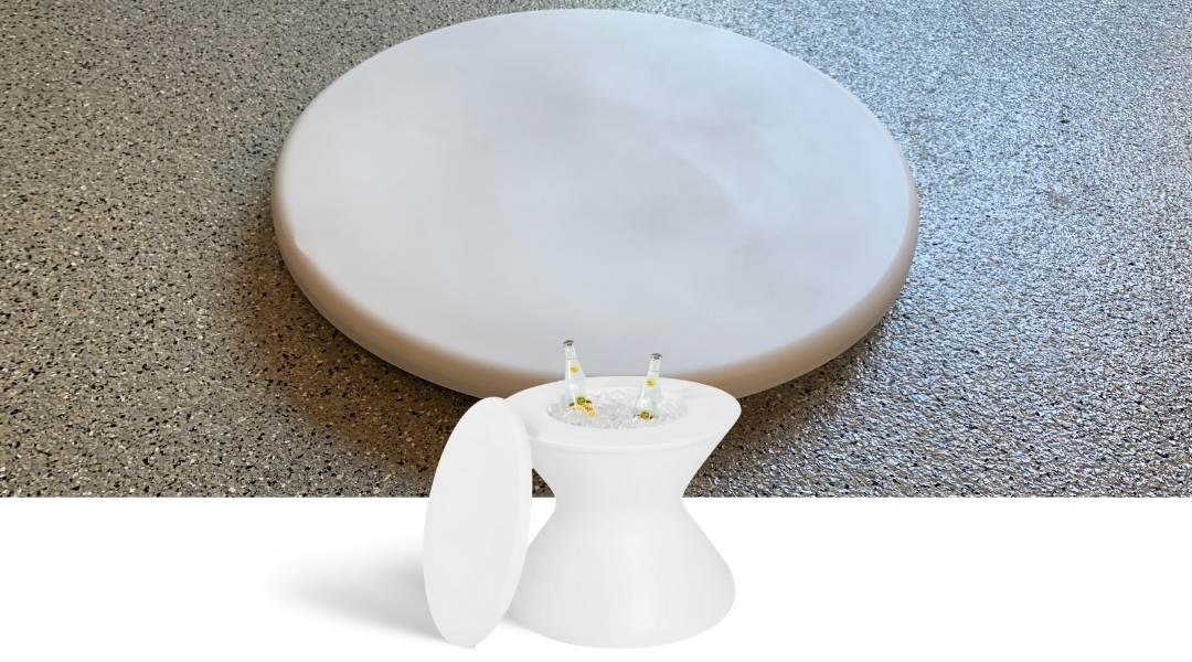 ledge-lounger-solid-table-lid