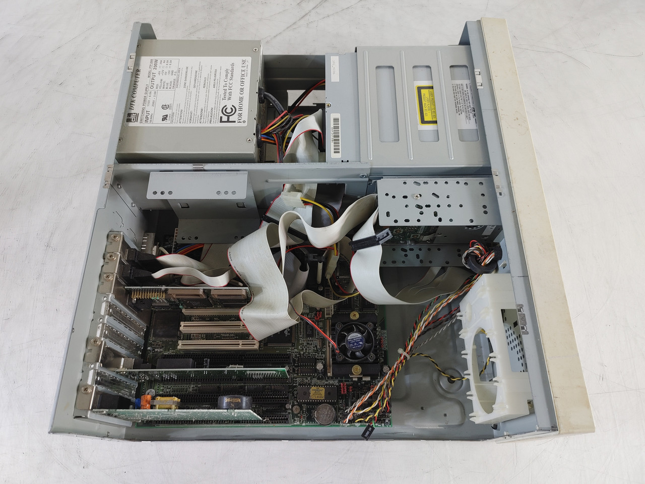 Vintage DTK Quin-55D Intel Pentium 166 MHz 16 MB SIMM Desktop at
