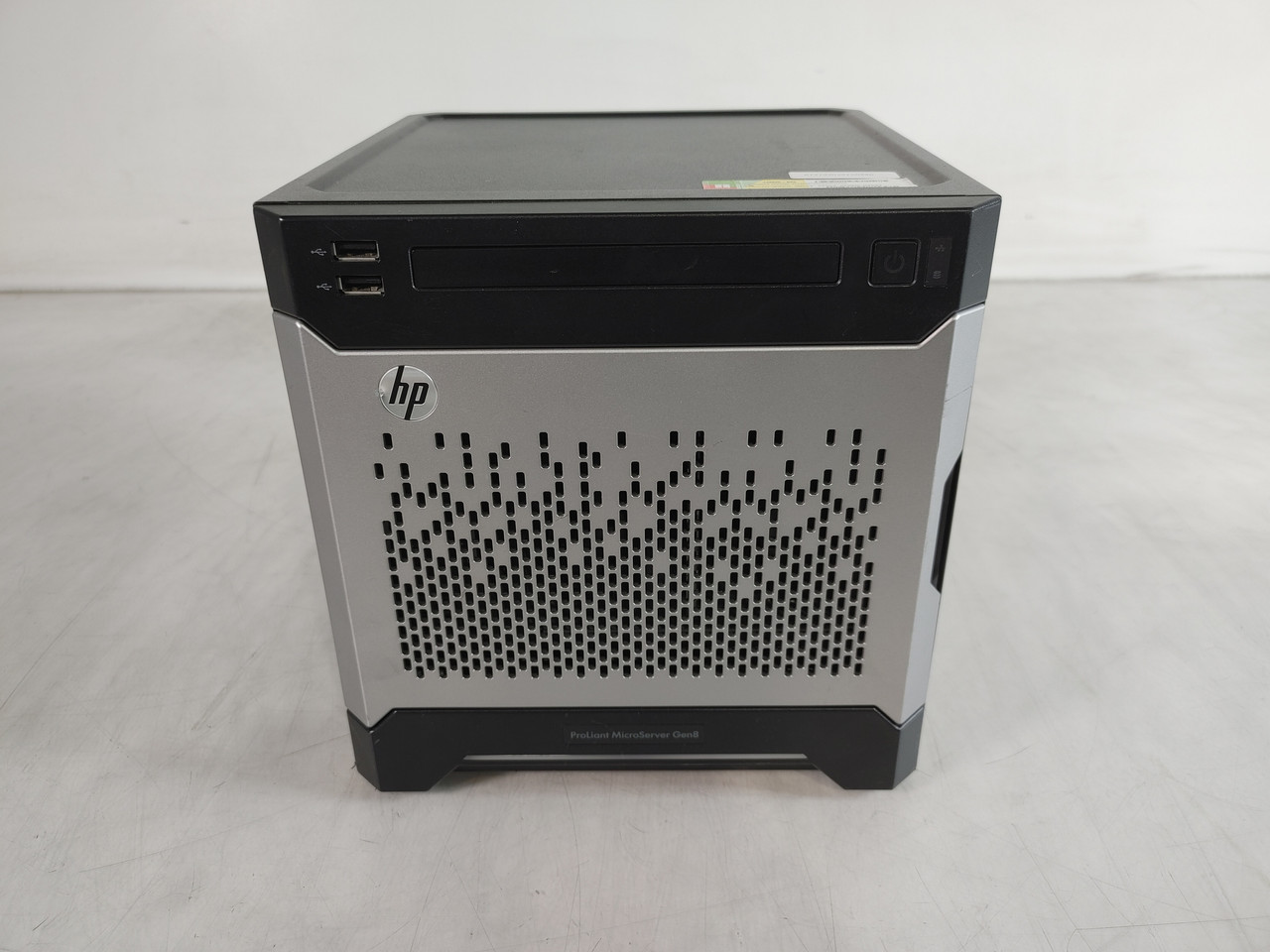 HP ProLiant MicroServer Gen8 2.30 GHz Intel Xeon E3-1220L v2 16 GB