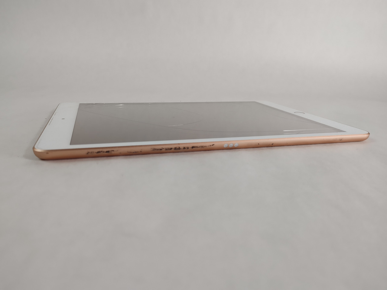 Apple iPad 8th Gen A2270 32 GB iOS 26.2 (WiFi Only) For Parts at
